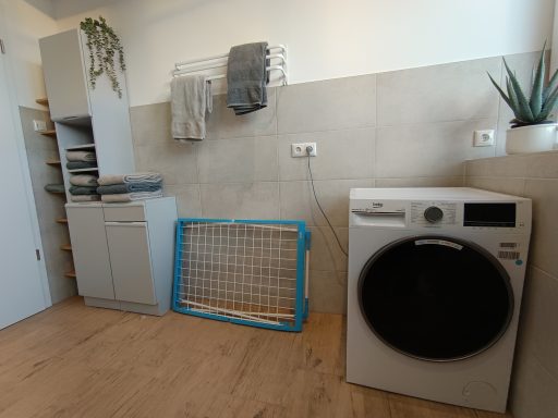 Waschmaschine und Trockenständer  - Ferienwohnung Kiekut 9, Kappeln, Schleswig-Holstein